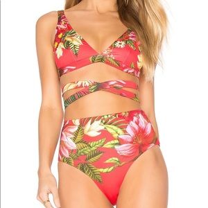 Stunning bikini 👙 top and bottom